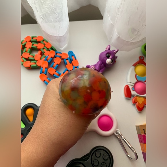 Fidget toy lot - Picture 3 of 7